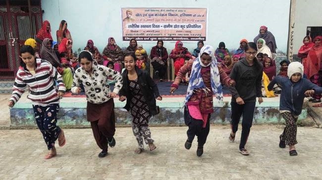 मटका दौड़ प्रतियोगिता में भावना ने हासिल किया प्रथम स्थान