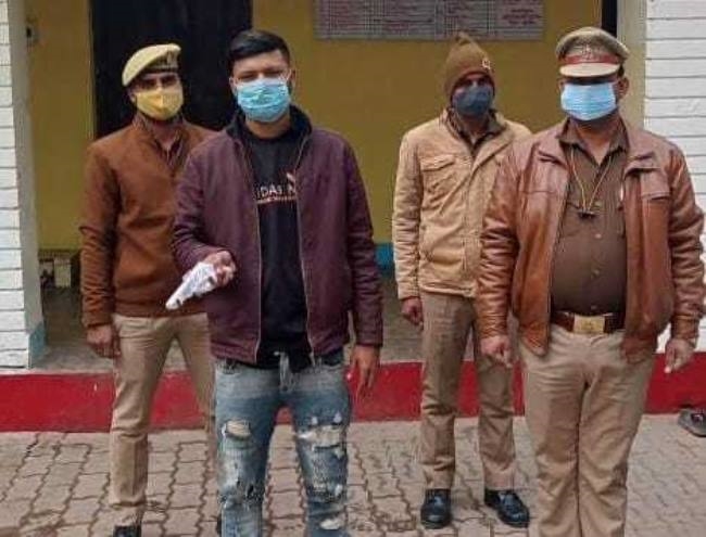 तमंचा से केक काटते वीडियो वायरल, युवक को भेजा जेल