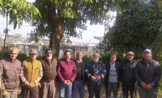 सुजानपुर में तीन एक्सप्रेस ट्रेनों का ठहराव शुरू करने की मांग