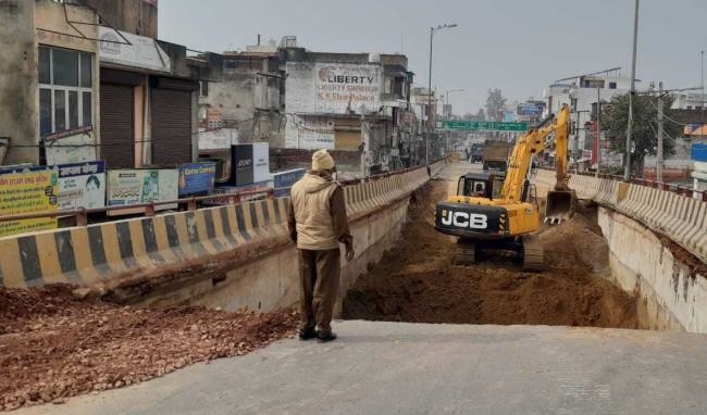 थोड़ी सी व्यवस्था बिगड़ी तो जाम के झाम में उलझ सकता है शहर
