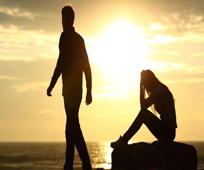 लिव इन रिलेशन में रहकर छोड़ दिया, प्रेमी की तलाश में भटक रही मुंबई की युवती