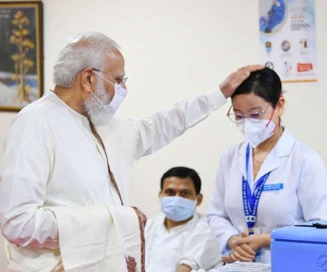 टीकाकरण का एक साल, कोरोना के खिलाफ जंग में अहम हथियार बनी वैक्सीन, Vaccination का आंकड़ा 157 करोड़ के पार