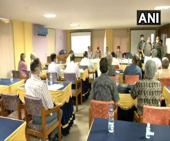 बंगाल विधानसभा चुनाव: कोरोना के बढ़ते प्रकोप के बीच चुनाव आयोग ने बुलाई सर्वदलीय बैठक, निकला कुछ भी नहीं