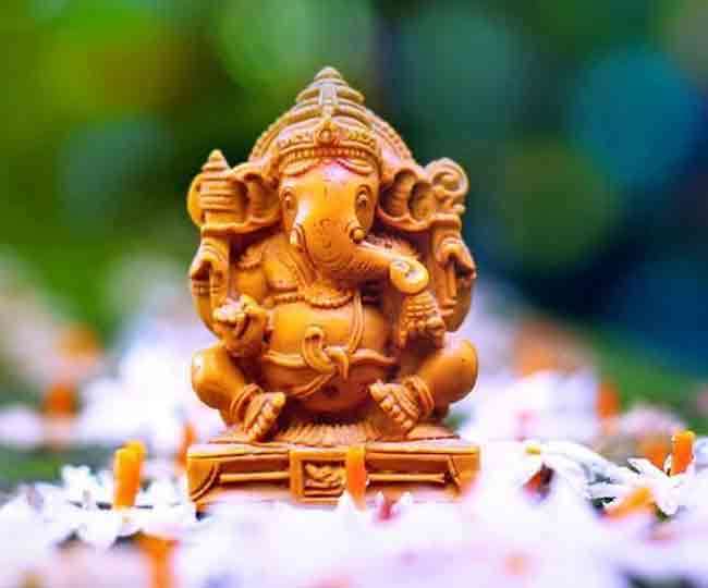 Vinayak Chaturthi Katha: गणेश जी पूजा करते समय जरूर पढ़ें यह व्रत कथा, बनी रहेगी गणपति बप्पा की कृपा