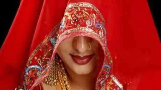 बस स्टैंड पर बाथरूम गई नवविवाहिता एक घंटे तक नहीं लौटी, पति खोजने निकला तो खिसक गई पैरों तले की जमीन