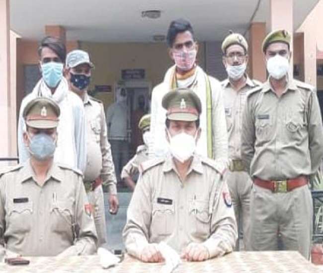 पुलिस ने दो युवकों सेे अवैध तमंचा व कारतूस बरामद कर भेजा जेल Aligarh news