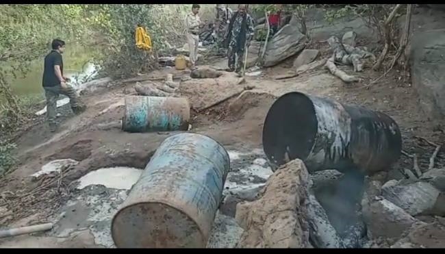 वन विभाग के साथ उत्पाद विभाग ने की संयुक्त छापेमारी