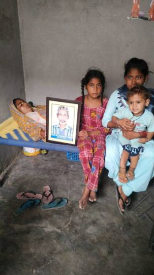 पिता की चुकी मौत, मां बीमार, बच्चों ने लगाई मदद की गुहार
