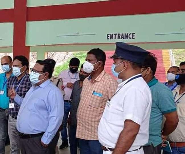 IRCTC Indian Railways: लॉकडाउन में जंक्शन पर बढ़ी रेल सुविधाओं से रूबरू हुए डीआरएम, इन स्थानों पर दिखेगा बदलाव