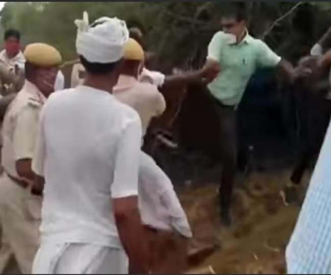 Rajasthan: जालौर में एसडीएम ने किसान को मारी लात, वीडियो वायरल
