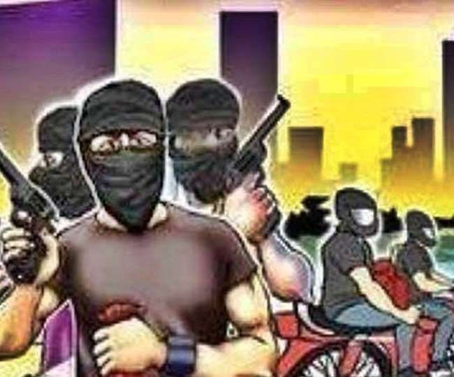 पीलीभीत में सेवानिवृत्त चीनी मिल कर्मचारी को गोली मारकर तीन बदमाशों ने लूटे ढाई लाख रुपये