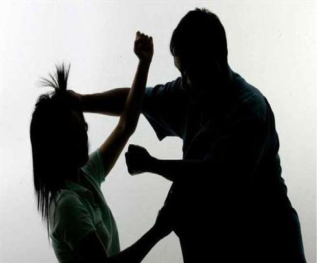 पीलीभीत में पत्नी को घर से निकालकर पति ने की दूसरी शादी, महिला के घर पहुंचकर विरोध करने पर की मारपीट, जानिये फिर क्या हुआ