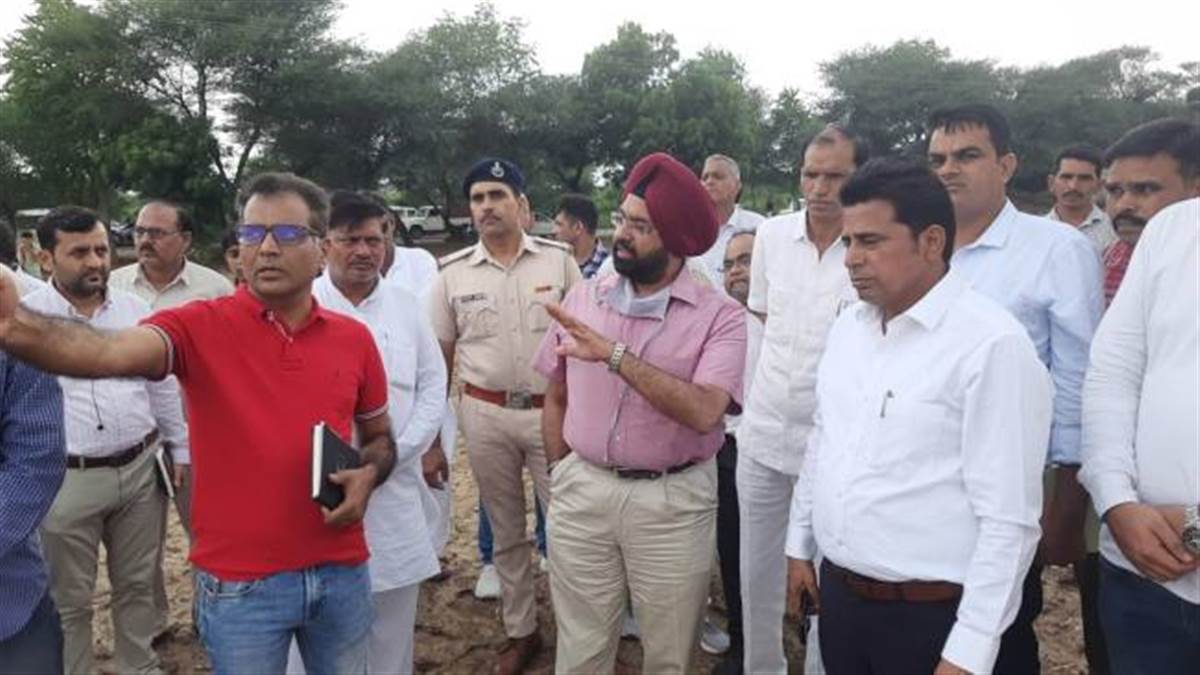 21 को मुख्यमंत्री दौरे के लिए उपायुक्त ने खरकड़ी में कार्यक्रम स्थल का किया दौरा