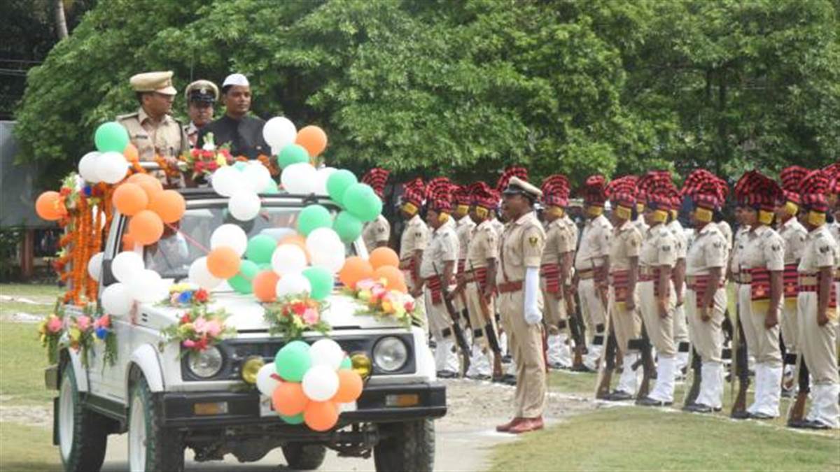 विकास का लाभ समाज के अंतिम व्यक्ति तक पहुंचाने के लिए हैं प्रयत्नशील: डीएम