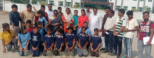 बॉल बैडमिटन में सब जूनियर बालिका टीम ने जीता सिल्वर