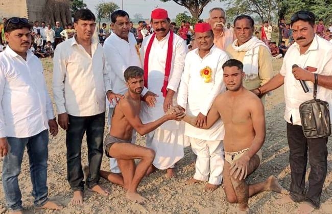 आखिरी कुश्ती सैफई के जय यादव ने जीती