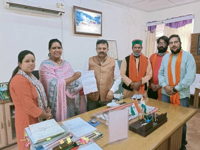 स्कूलों में श्रीमद्भागवत गीता, रामायण पढ़ाने की पैरवी