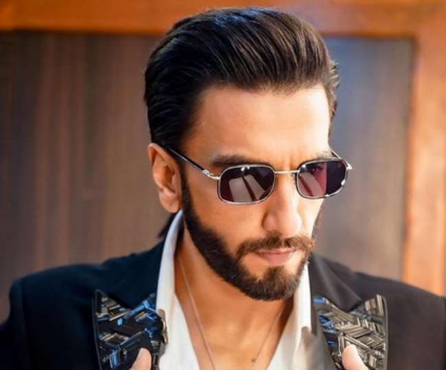 Ranveer Singh ने शेयर की पसीने से लथपथ शर्टलेस तस्वीर, पूजा हेगड़े ने लिखा, 'टॉवले खिसक रही...'