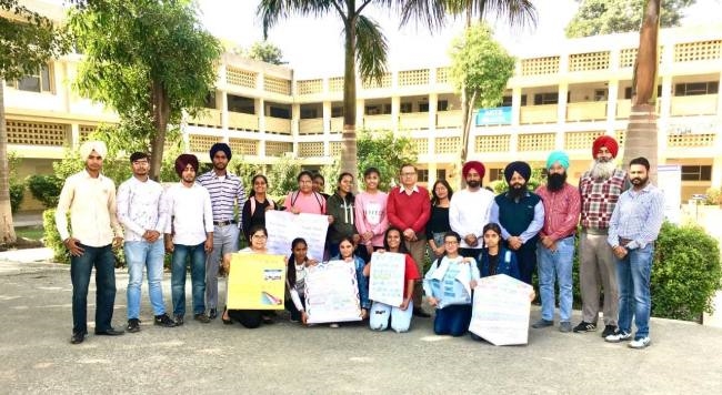 प्रकाश पर्व को समर्पित कविता और गीत विद्यार्थियों ने किए पेश