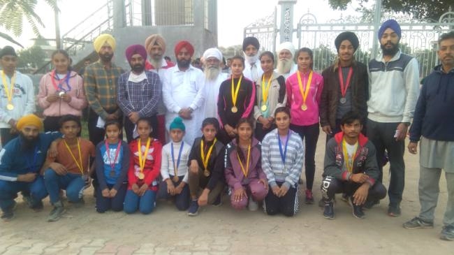 डिस्ट्रिक्ट एथलेटिक्स चौंपियनशिप के विजेताओं को किया सम्मानित