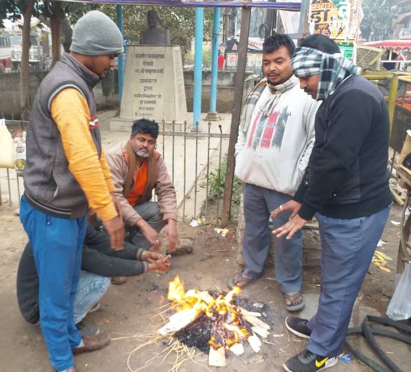 मौसम की बेदर्दी, हाड़ कपा रही सर्दी