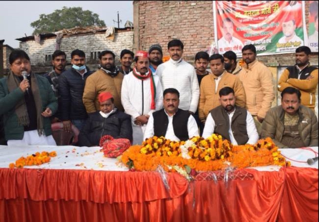 सपा में बलराम का स्वागत, बीकापुर सीट से दावेदारी बरकरार
