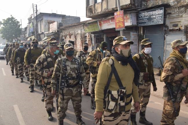 सीआइएसएफ के साथ गश्त पर निकले एसएसपी, कई वाहनों पर कार्रवाई