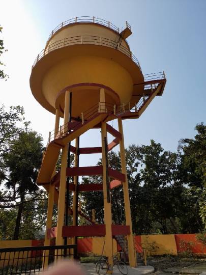 टूटी पाइप व रिसाव के चलते हो रही गंदे पानी की आपूर्ति