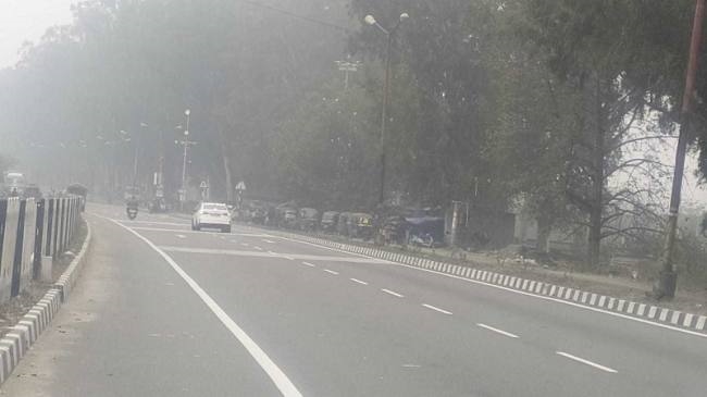 मौसम: छुंट्टी वाले दिन घरों में दुबके रहे लोग, एक हफ्ते तक जारी रहेगा ठंड का प्रकोप