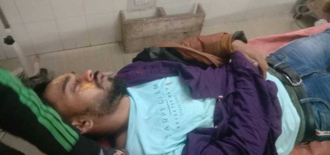 बोलेरो ने खड़ी बाइक को मारी टक्कर, सवार घायल
