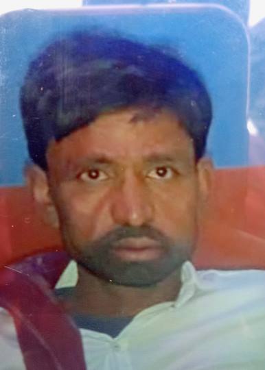 सब्जी लदी पिकअप पलटने से चालक की मौत