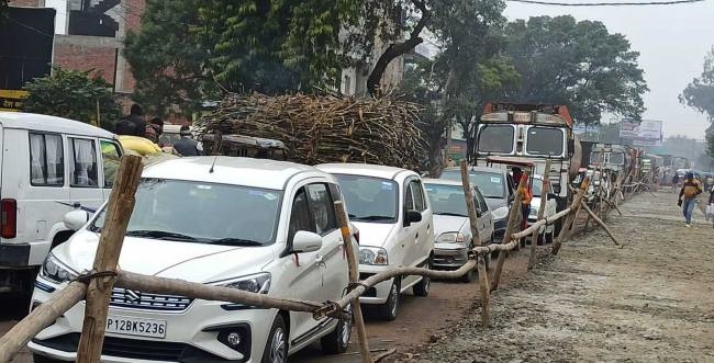 हाईवे पर रहा जाम का झाम, रेंगते रहे वाहन