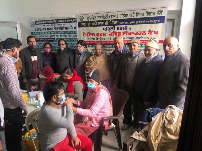 886 लोगों का टीकाकरण करवाया