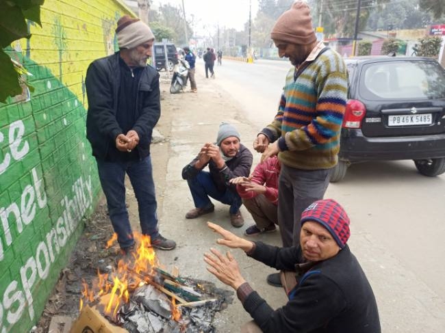कड़ाके की ठंड से जनजीवन प्रभावित
