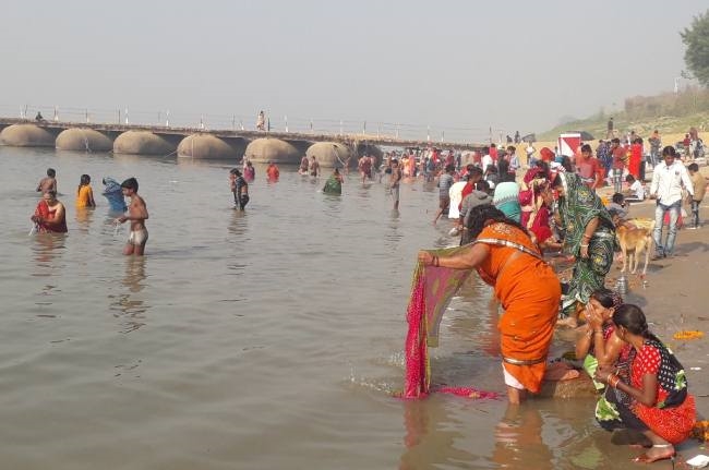 पौष पूर्णिमा: उमड़ा आस्था का जन सैलाब