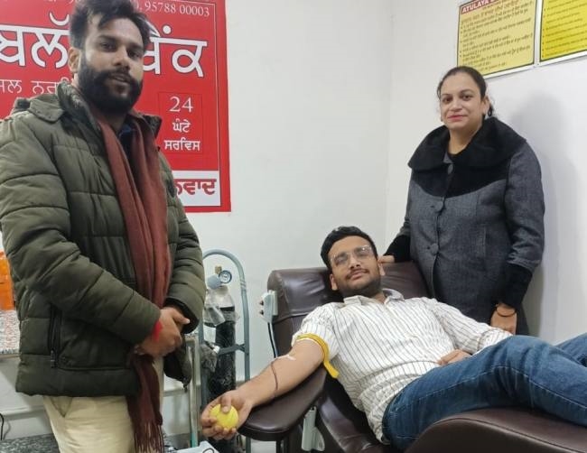 ब्लड सेवा सोसायटी कर रही रक्तदान के लिए प्रेरित