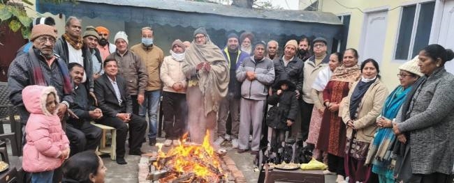 श्री ब्रह्मचारी योगी महाराज की
कुटिया में करवाया हवन- यज्ञ