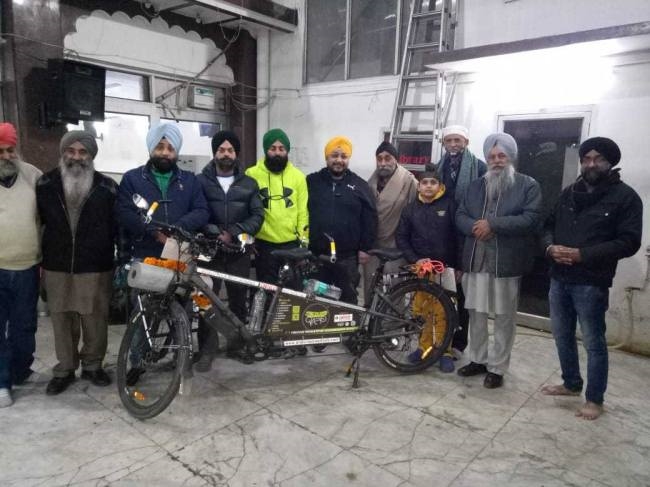 साइकिल यात्रा से अंग दान करने को जागरूकता फैला रहे दो युवक