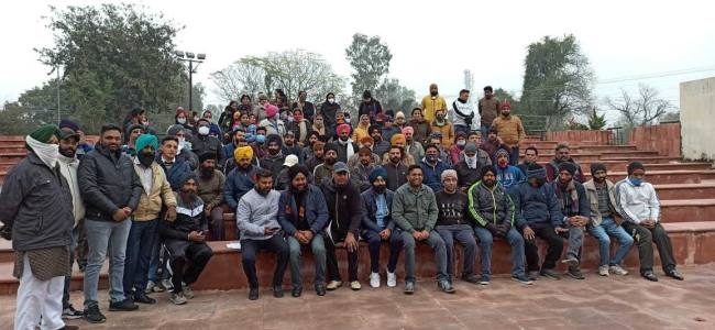 कानवेंट स्कूल ने बढ़ाई फीस, अभिभावकों में रोष