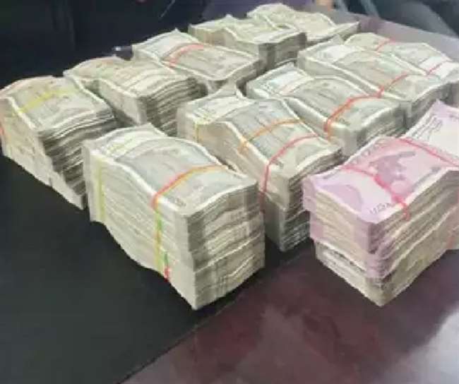 बसपा नेता के भतीजे को छोड़ा, पुलिस कस्टडी में पचास लाख कैश अब इनकम टैक्स करेगी जांच