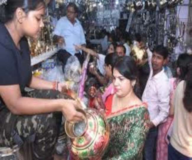 कोरोना के कारण 15 दिनों में 50 प्रतिशत गिरा व्यापार, व्यापारिक संगठन ने जारी किए आंकड़े
