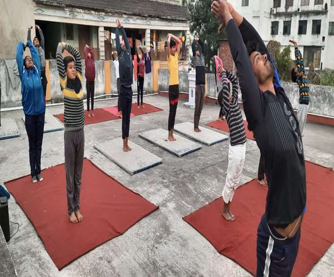 धनबाद वासियों में गजब का उत्साह, 7 लाख 50 हजार ने किया सूर्य नमस्कार