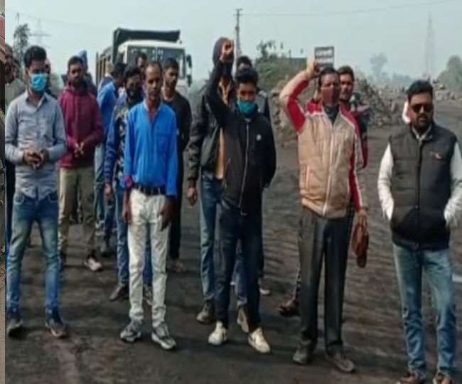 सेल के टासरा प्रोजेक्ट में मजदूरों ने काम से बैठाए जाने पर किया प्रदर्शन