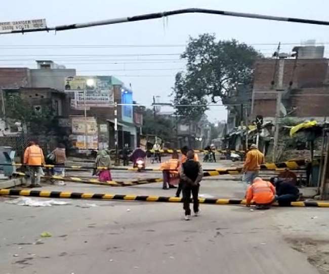 इटावा : रेलवे फाटक तोड़कर भागा कार सवार, एक घंटे ट्रैक रहा बाधित, कासन देकर गुजारी गई ट्रेनें