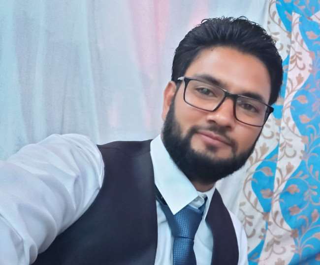 बदलते कश्मीर का बदला युवा, बारामुला का ताहिर सरदार पटेल के जीवन के अनछुए पहलुओं को कश्मीरी भाषा में पिरो रहा