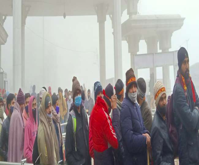 घने कोहरे के बावजूद माता वैष्णो देवी भवन की ओर अभी तक 10 हजार के करीब श्रद्धालु कर चुके हैं प्रस्थान