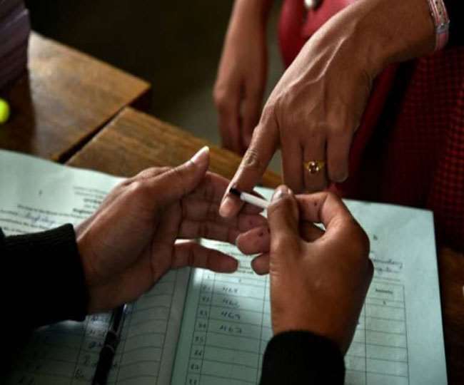 यहां डोली और डंडी-कंडी से बूथ पहुंचेंगे दिव्यांग मतदाता, जानिए कौन सी सीट पर ज्यादा तो कहां सबसे कम वोटर