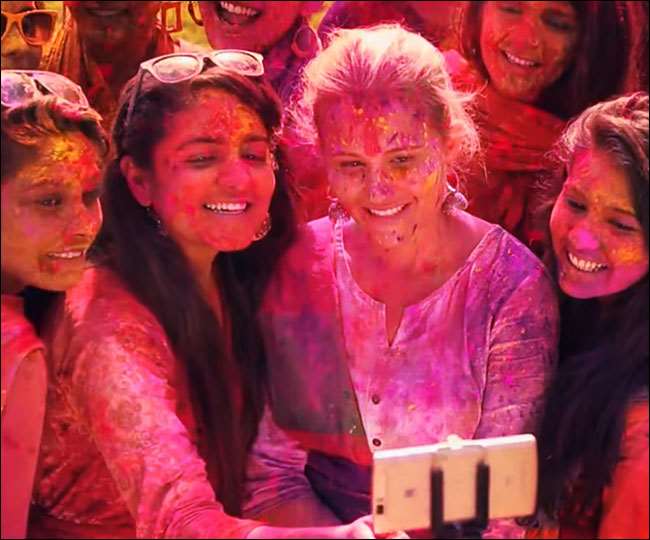 #HarRangKiHoli: भारतीयों में अपने ढंग से खुशी के रंग मनाने के लिए जोश भरता है Koo App का होली गान