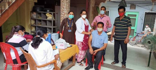 कोरोना टीका लगवाने वाले बोले-जरूर लगवाएं, यह पूरी तरह सुरक्षित