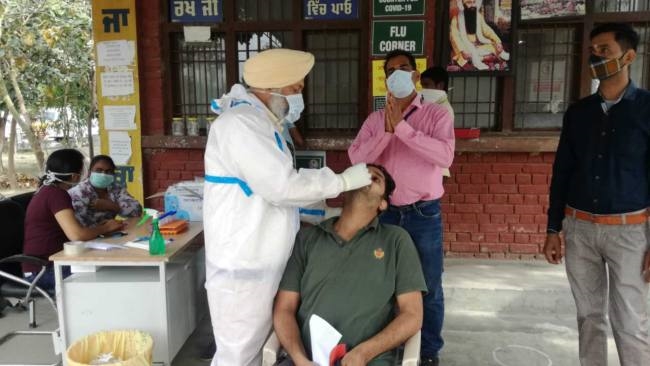 सेहत विभाग की टीम ने 200 लोगों के सैंपल लिए